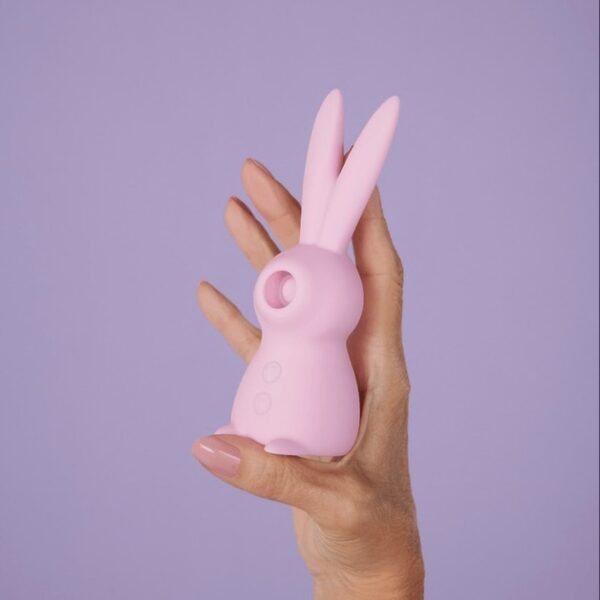 Estimulador de Clitóris Recarregável Magic Rabbit 3 em 1 - Rosa por Ingrid Guimarães - 04 Estimulador de Clitóris Recarregável Magic Rabbit 3 em 1 - Rosa por Ingrid Guimarães